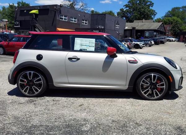 車長不足4米卻賣到30多萬?2.0T動力,破百僅需6.1秒 車長不足4米卻賣到30多萬?2.0T動力,破百僅需6.1秒