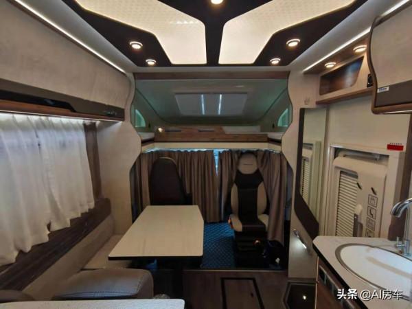 顏值效能都一流，還帶兩種佈局，不愁水電，實拍國產羅曼特斯房車