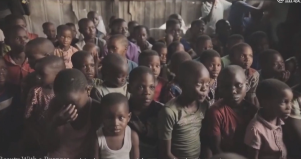 這就是非洲最大的水上貧民窟:小孩出生就會游泳,一輩子沒出去過 這就是非洲最大的水上貧民窟:小孩出生就會游泳,一輩子沒出去過