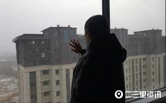 工人防護不到位致新房地板被灼燒，瑞豐石材：只能賠三千