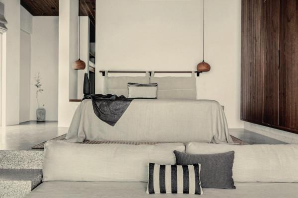 一個鬱鬱蔥蔥的迷迭香和薰衣草花園 一個鬱鬱蔥蔥的迷迭香和薰衣草花園