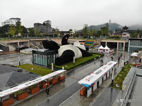 “大黃鴨之父”在中國建了座全球最重大熊貓雕塑:130噸重26米長 “大黃鴨之父”在中國建了座全球最重大熊貓雕塑:130噸重26米長