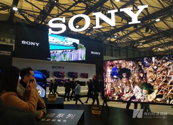 特斯拉全球開放超級充電樁逾3萬個；索尼將全年PS5遊戲機產量目標下調100萬臺；優步將倫敦起步價提高10%以吸引更多司機