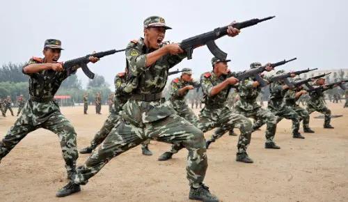 我國嚴令禁槍,但是除了警察和軍人以外,這三種人也能合法持槍 我國嚴令禁槍,但是除了警察和軍人以外,這三種人也能合法持槍