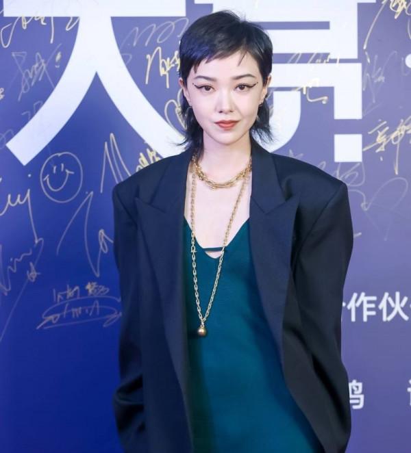 紅毯造型，姚安娜瘦一圈專注中性風，蔣勤勤西裝利落撞臉陳建斌