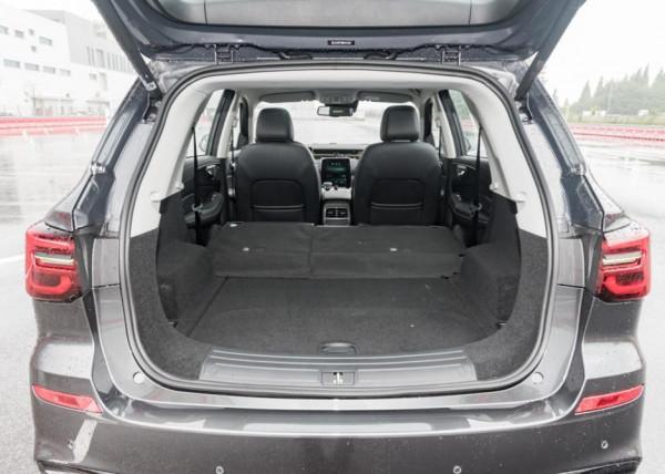 顏值升級，尺寸更大，榮威RX5 PLUS也著急了，要搶銷量