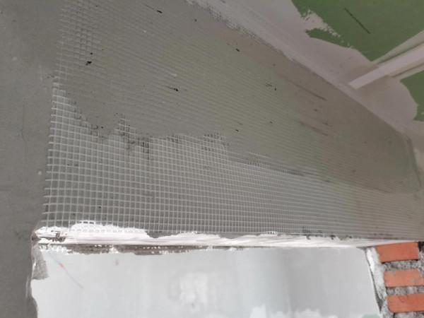 批灰要掛網(牆體刷漆批膩子層之前要掛纖維網)