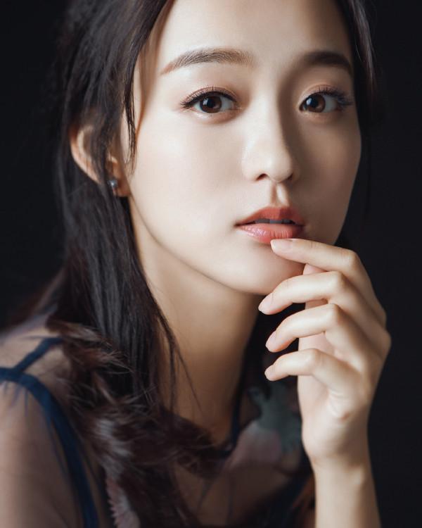 中國內地女演員何泓姍