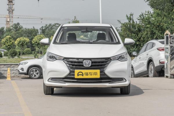 體驗長安悅翔，三廂小轎車，顏值高設計好，配1.4L自然吸氣發動機