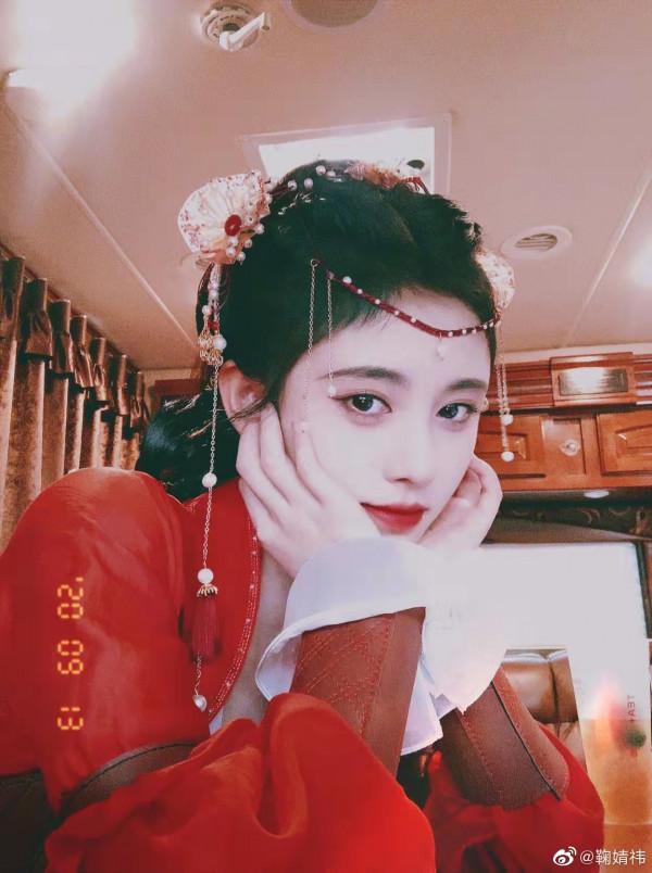 嘉南傳變成奇蹟暖暖？鞠婧禕還是萬年不變精修妝容，和劇目都不配