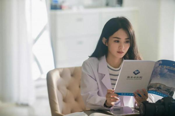 以前還再說想看趙麗穎穿白大褂演醫生,沒想到這麼快就實現了願望 以前還再說想看趙麗穎穿白大褂演醫生,沒想到這麼快就實現了願望