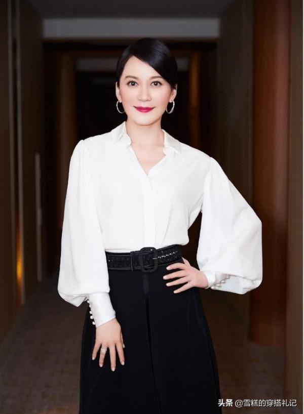 四十歲女人穿裙子，要牢記“2穿2不穿”，優雅得體又減齡，真好看