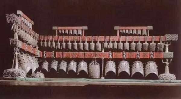 1978年，湖北發現豪華水墓，出土21口陪葬棺材