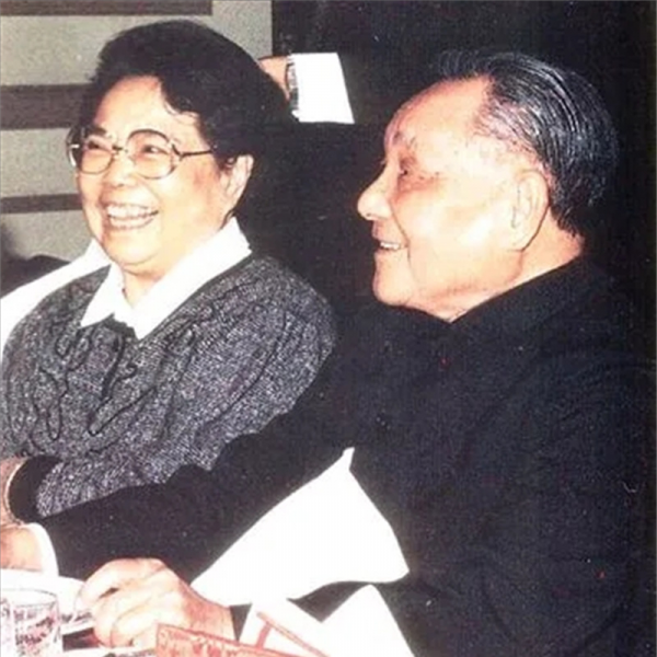 鄧小平與繼母夏伯根：相差僅5歲，相守半世紀，母子情深感動世人