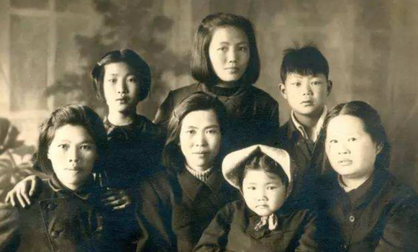 1984年賀子珍病逝，上海市委請示葬禮的規格，鄧小平一句話定調