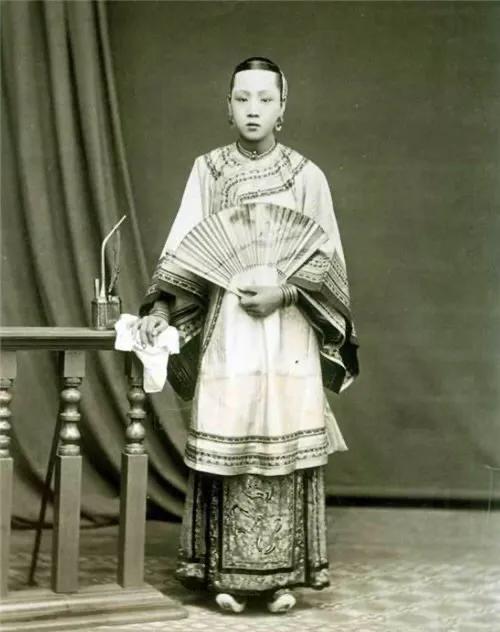 晚清普通百姓和達官貴人對比圖