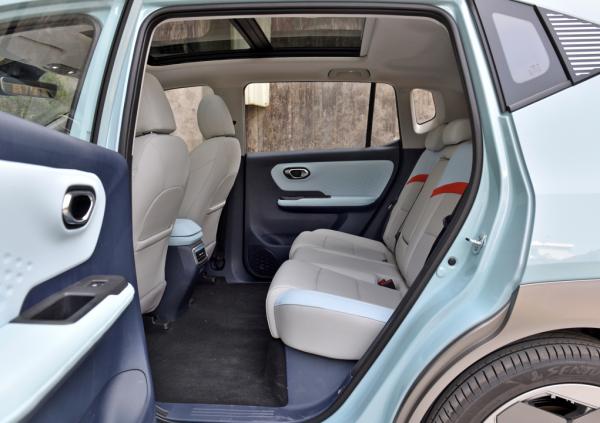 10萬級的埃安Y,小身板搞出大理念 10萬級的埃安Y,小身板搞出大理念