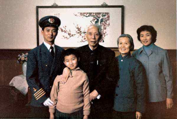 王震治疆缺技術人才，李四光推薦：有個學生在監獄，王震大膽起用