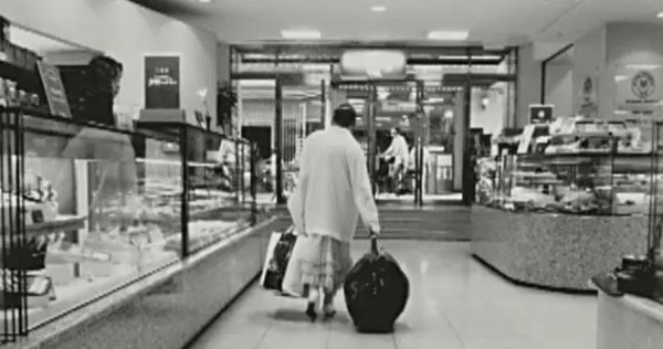 日本“站街女”雪子：被當成討好美軍的犧牲品，苦等愛人60年