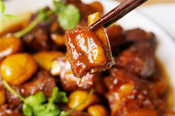 買排骨時，分清“前排”和“後排”，價格差不多，差別卻不小