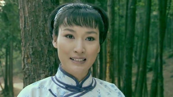 她是鄧小平的第二任妻子，後來嫁給李維漢，生下的兒子成了副國級