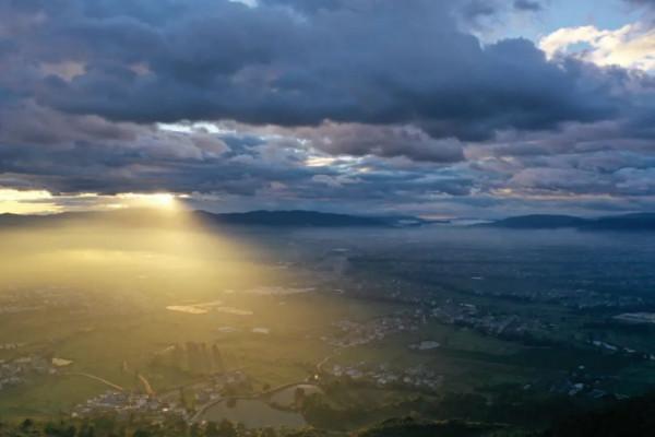 紅巖古城村，有吃有玩竟然還有咖啡館