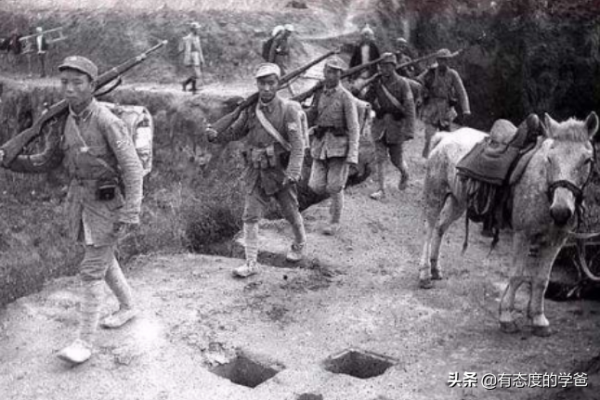 1938年，國軍師長請賀龍給自己講解游擊戰，17年後他成開國上將