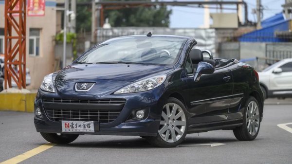 二手標緻 207CC:10萬塊不到讓你享受敞篷車的快樂 二手標緻 207CC:10萬塊不到讓你享受敞篷車的快樂