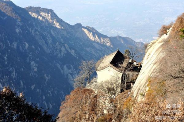 乘坐西峰索道上華山