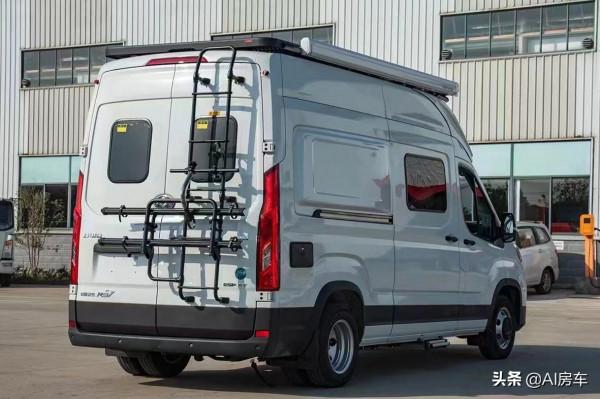 奇瑞全新聖粹白房車上市，超酷黑白設計，配2.0T動力，C2照駕駛