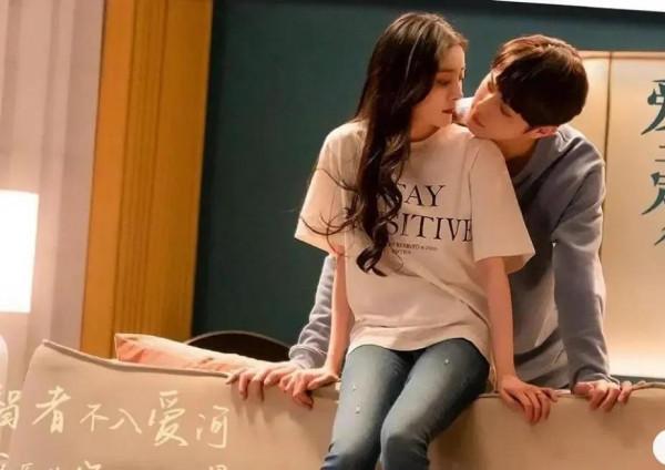 楊冪的新劇《愛的二八定律》要來了，御姐+小奶狗，太上頭了