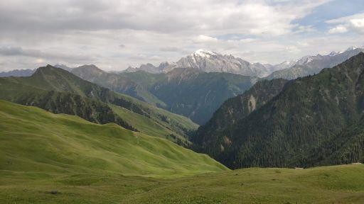 新疆徒步穿越烏蘇古道第二天翻越包紮敦達板