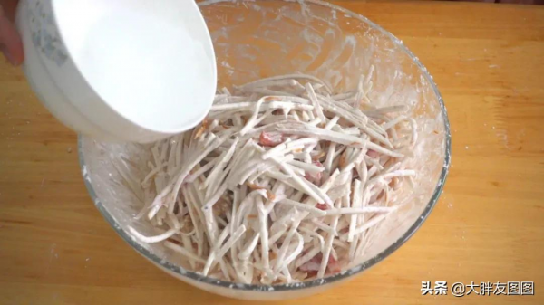 有芋頭嗎？快做這道菜，外脆內軟，鹹香好滋味