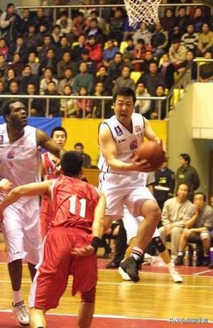 人物|漂泊一生輾轉多隊,中國籃壇“矮子傳奇”——張勇 人物|漂泊一生輾轉多隊,中國籃壇“矮子傳奇”——張勇