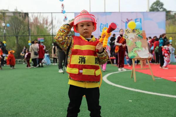 小火車嗚嗚...開進童話世界啦!! 小火車嗚嗚...開進童話世界啦!!