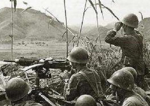 鬼子士兵被我軍包圍，卻冒出一口地道上海話：阿拉彈藥手，唔沒槍