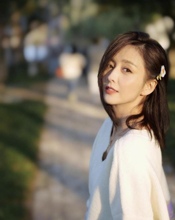 影視女星佟麗婭寫真集：國色天香、秀色可餐