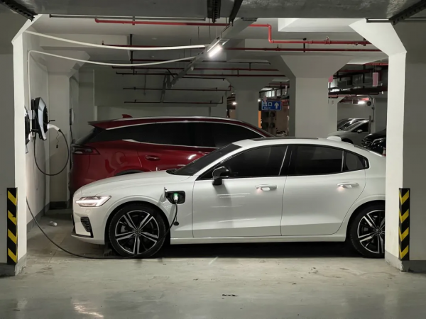 二手沃爾沃插混S60：4.7秒破百，7分錢一公里