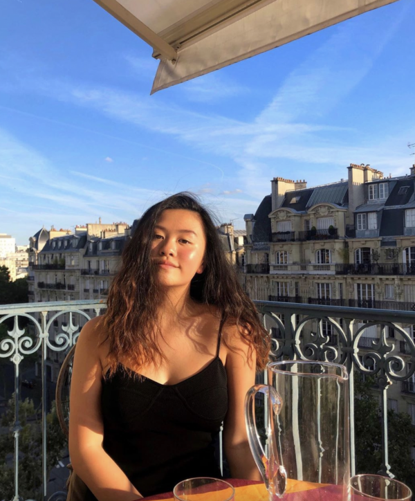 邱淑貞與17歲次女現身街頭,拖鞋配襪子潮範十足,狀態比女兒還好 邱淑貞與17歲次女現身街頭,拖鞋配襪子潮範十足,狀態比女兒還好