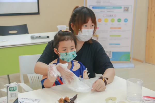 濃濃中秋意 深情感恩禮——親子DIY創意月餅活動