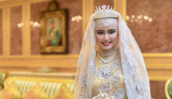 哈菲查:汶萊第一白富美,結婚時身披“鑽石婚紗”,腳踩黃金地板 哈菲查:汶萊第一白富美,結婚時身披“鑽石婚紗”,腳踩黃金地板