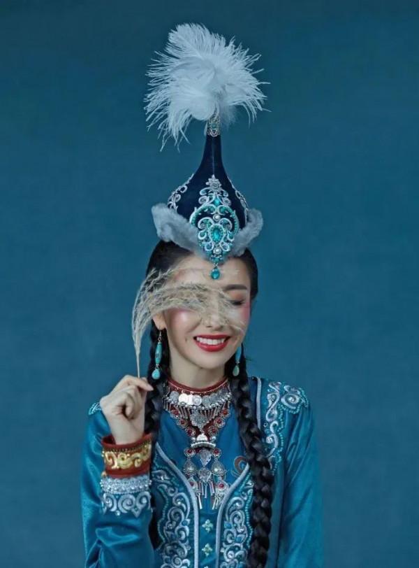 5位新疆美人珠寶加持：佟麗婭，熱巴，娜扎，麥迪娜...誰最美？