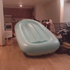 為了逃避內卷，資本爭著投飯店