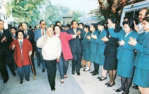 女兒問鄧小平：這輩子您和誰的關係最好？鄧小平說了三個人的名字