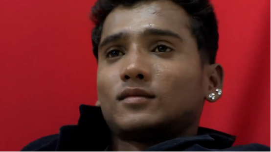 印度人瘋了?瘋搶恆河泥巴,小夥靠賣泥賺得盆滿缽滿 印度人瘋了?瘋搶恆河泥巴,小夥靠賣泥賺得盆滿缽滿