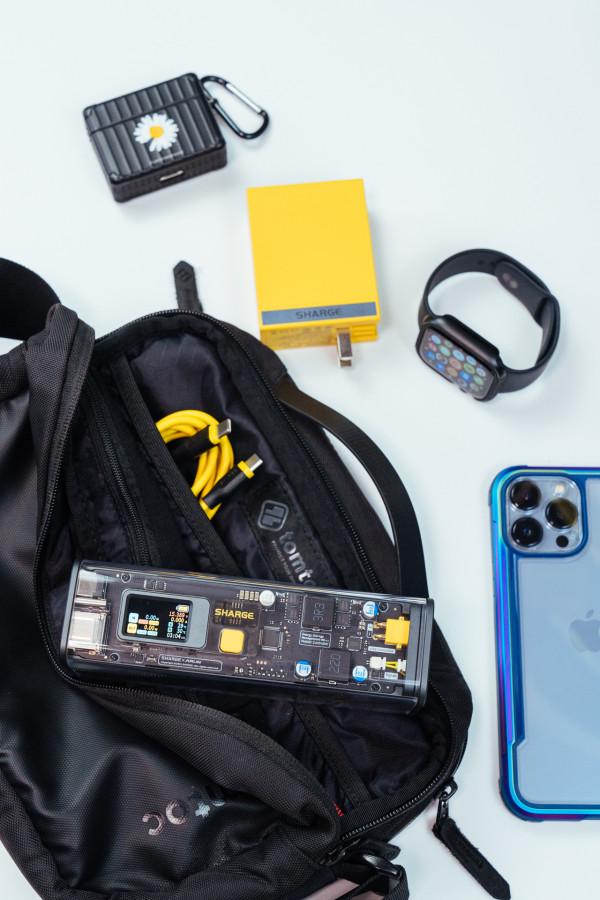 無法拒絕的賽博朋克工業美學：閃極100W超級移動電源 體驗分享