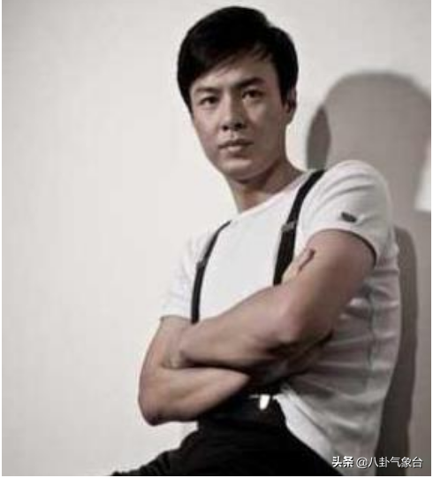 《正陽門下》朱鐵，結婚11年0緋聞只愛老婆，三世同堂成人生贏家