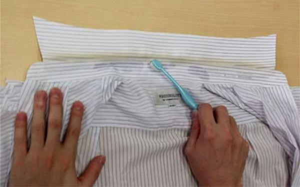 衣領發黃怎麼辦?掌握這幾個去黃小妙招,可快速將黃漬清洗掉 衣領發黃怎麼辦?掌握這幾個去黃小妙招,可快速將黃漬清洗掉