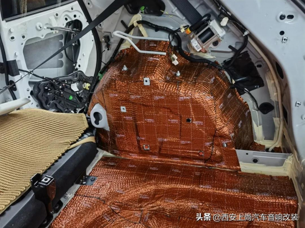 全方位降噪重回寧靜車生活,吉普指南者升級全車俄羅斯阿德薩隔音 全方位降噪重回寧靜車生活,吉普指南者升級全車俄羅斯阿德薩隔音