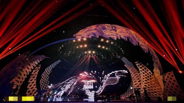 國劇盛典星光黯淡：鄧萃雯黎耀祥紅毯合體，董潔穿得像剝皮火腿腸